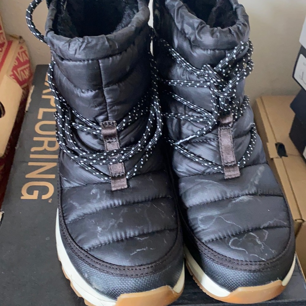 Black snow boot north face